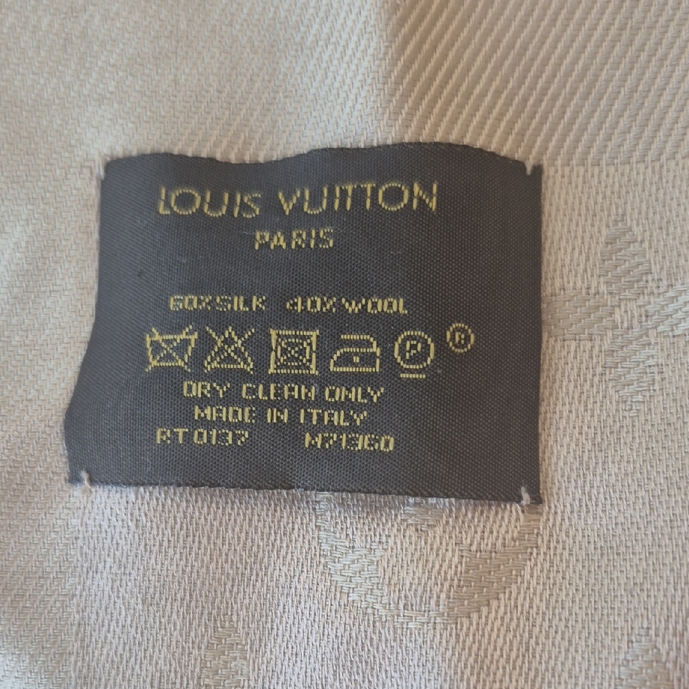 Louis Vuitton Shawl Beige